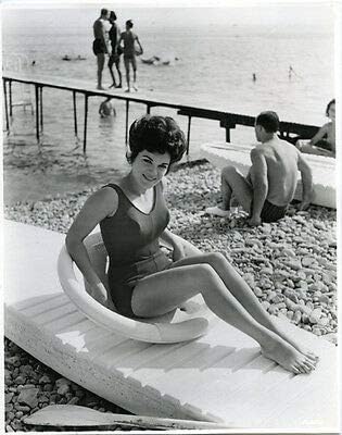 Connie Francis Seksi içinde mayo Oturma içinde Kayık üzerinde plaj Orijinal Fotoğraf